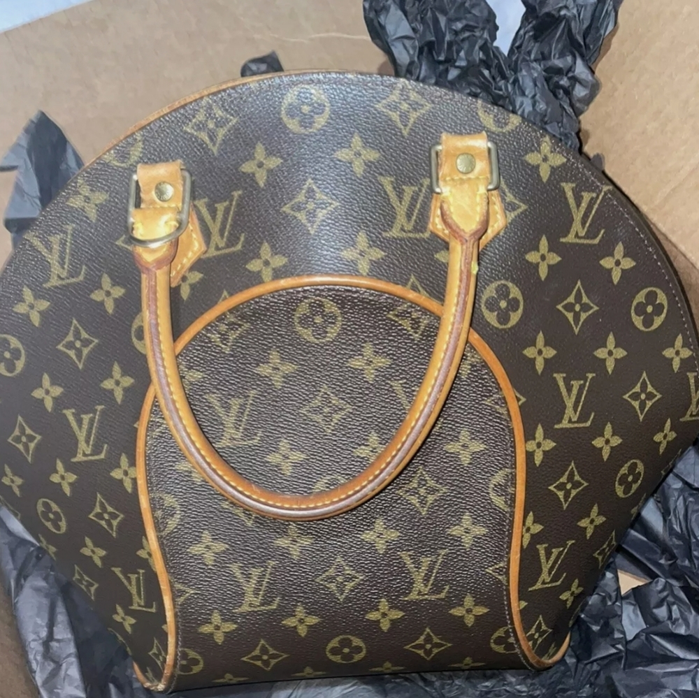 LOUIS VUITTON ELLIPSE